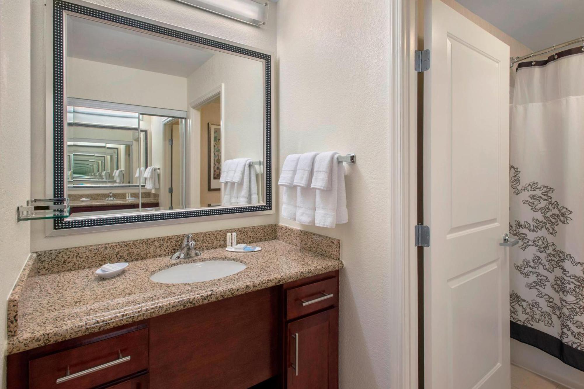 Residence Inn Alexandria Old Town South At Carlyle מראה חיצוני תמונה